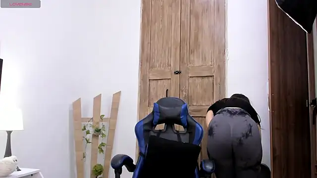 Antonella_baby69: онлайн-секс-чат