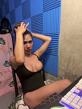Bomb_Maddy élő XXX-chatje