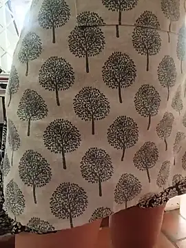 tata_sanz_'s Webcam Show