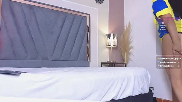 SweetiePie_3 Adlı Modelin Canlı XXX Sohbeti