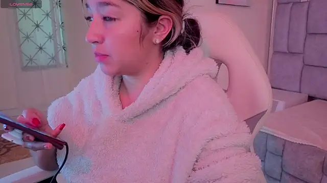 Dahiana_Dmour_'s Live XXX Chat