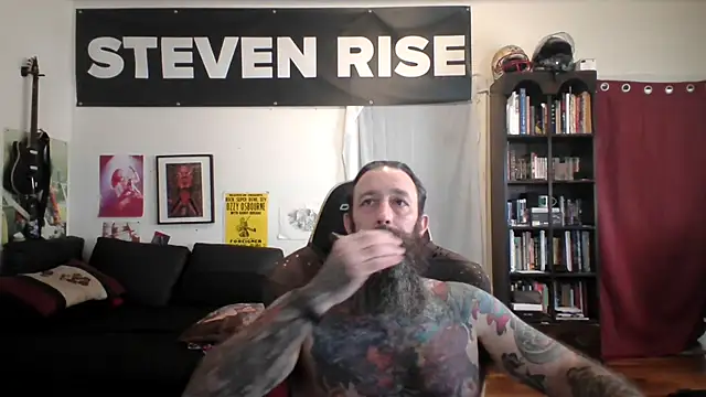 Chat +18 de StevenRiseNYC ao vivo