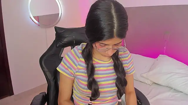 carlina_15 Adlı Modelin Canlı XXX Sohbeti