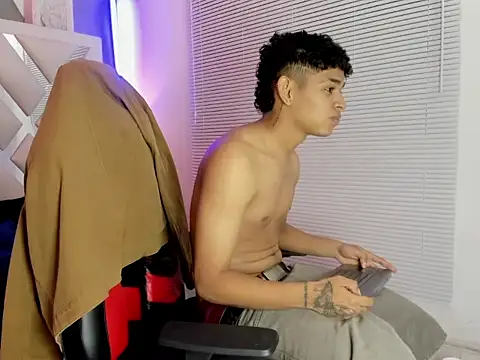 Chat +18 de nova_mitchell7 ao vivo