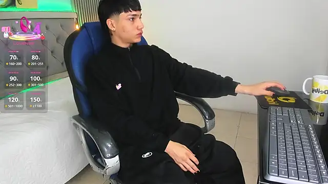 SamBlack_ élő XXX-chatje