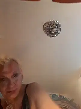 LadyCrossSuzan Live XXX chat