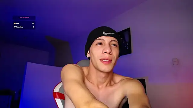 santiago_cutex's Live XXX Chat