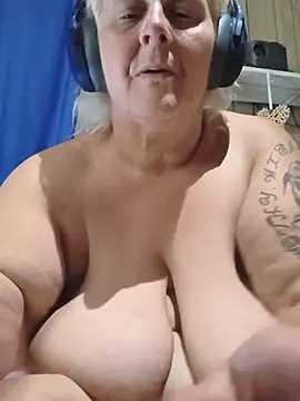 DavisDesires' Live XXX Chat