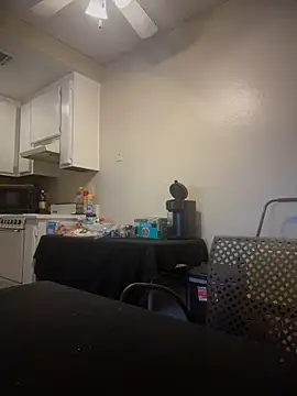 PeterGrandee: διαδικτυακό σόου στην κάμερα
