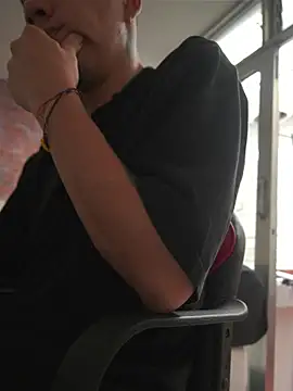 AlphaMasterXxx élő XXX-chatje