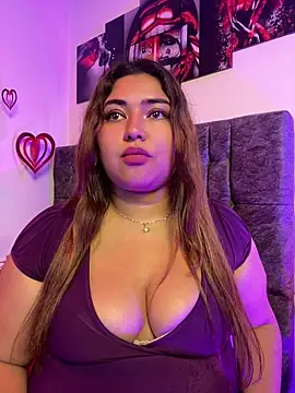 Chat XXX en directo de CurvyLolaX