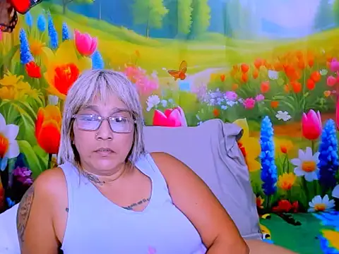 indianroxy's Live XXX Chat