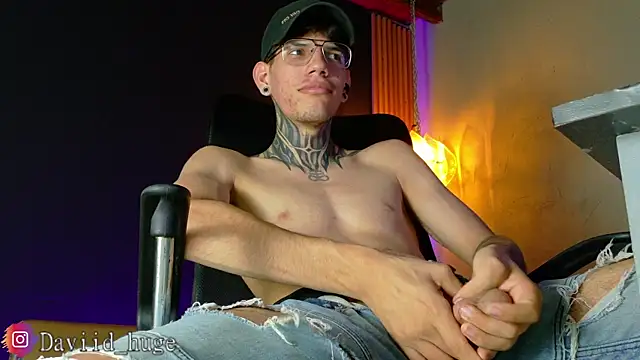 Czat XXX na żywo – david_huge