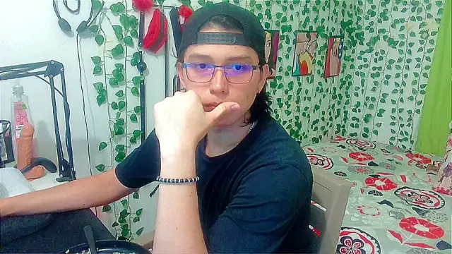 Andy_gray live XXX chat