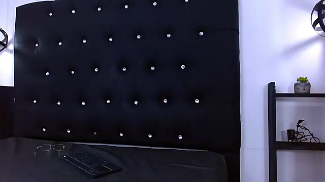 Онлайн чат XXX MaxWyatt_