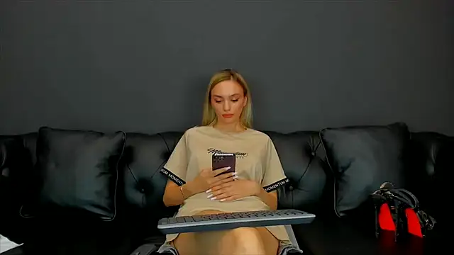 HaleySweet18 live XXX chat