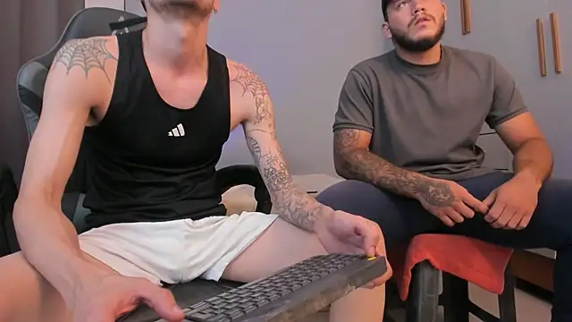 Chat XXX en directo de AyJeeEm