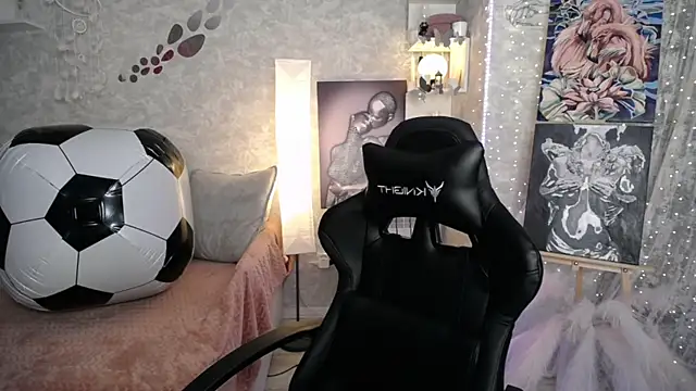 NickyAdamidi Live XXX-chat
