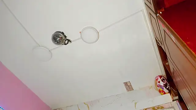 HUGE_BLACKCOCK Adlı Modelin Canlı XXX Sohbeti