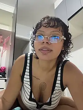badm4h's Live XXX Chat