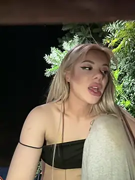 AlyssaFoxx_'s Live XXX Chat