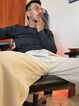 Czat XXX na żywo – Latinmoster_boss