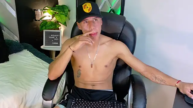 AlexAndAlbert Chat XXX live