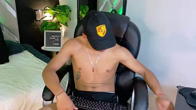 AlexAndAlbert live XXX chat