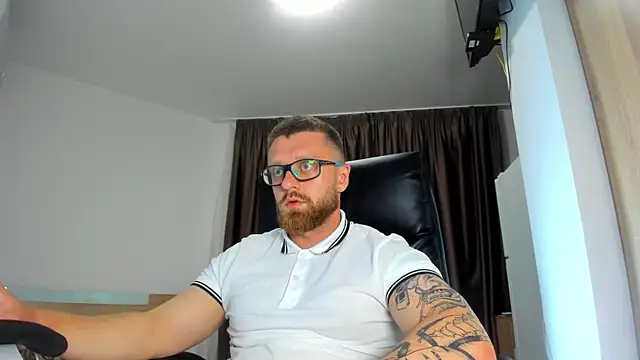 Findom_guy Adlı Modelin Canlı XXX Sohbeti