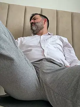 Czat XXX na żywo – Hairy_Dad86