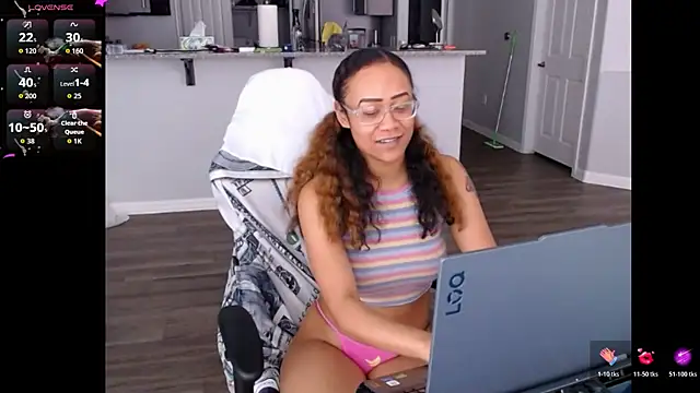 ReeseZen's Live XXX Chat