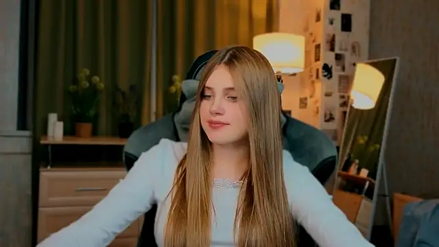 Chat +18 de yourbeautyarya ao vivo