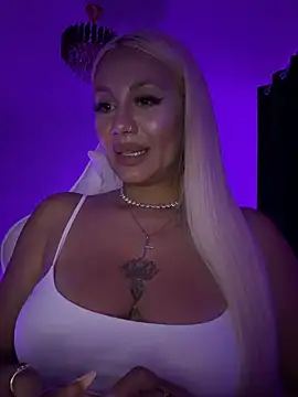 AlmaBby Chat XXX live