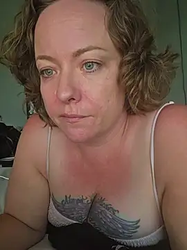 julimonroe's Live XXX Chat