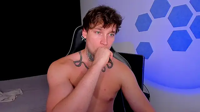 Chris_Tyson live XXX chat