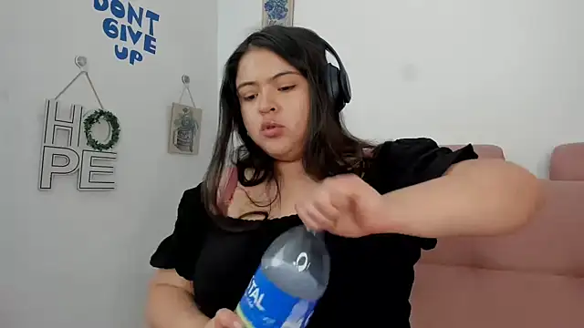 Chat +18 de lizzie_c ao vivo