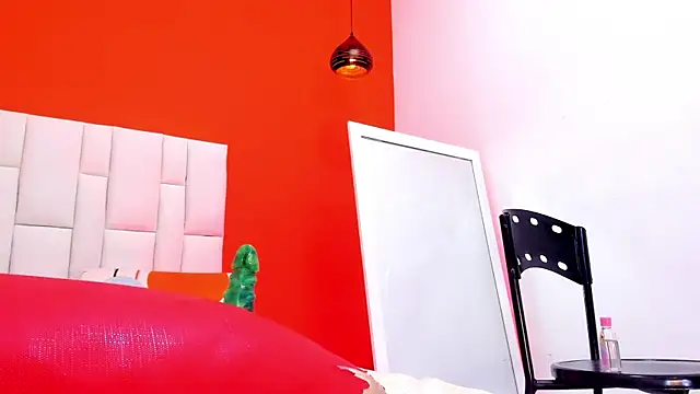 Roxan-hot69's Live XXX Chat
