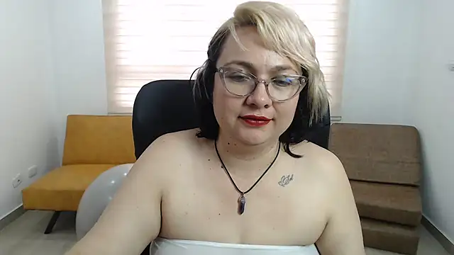 AnyaLuxx Chat XXX in diretta