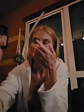 LessiaMia élő XXX-chatje