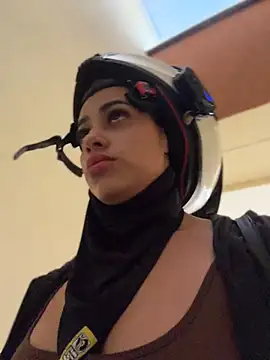AlannaEvons' Live XXX Chat