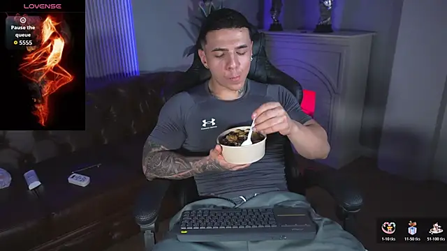 Živý XXX chat SalvatoreDmore