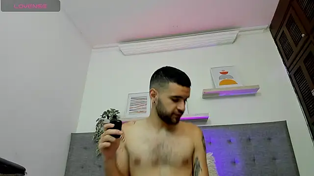 elliot_flame élő XXX-chatje