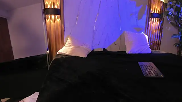 CharleyNova Adlı Modelin Canlı XXX Sohbeti