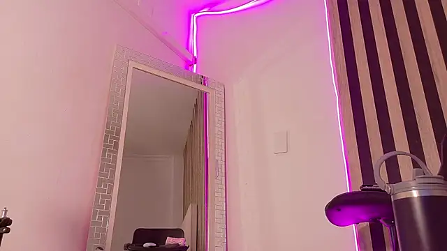 LeoTease Adlı Modelin Canlı XXX Sohbeti