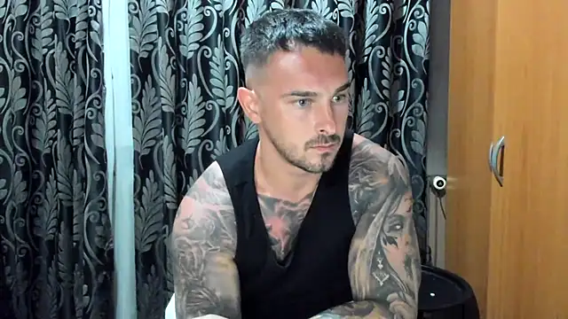 Chatroom XXX en direct de Jonmusclemaster