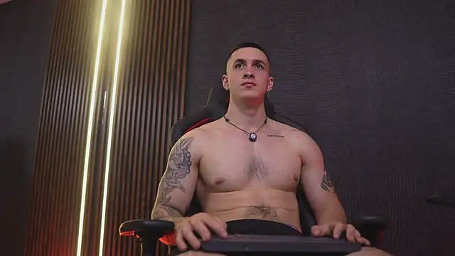 Онлайн чат XXX JacksonOlsenn