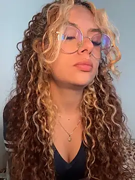 Joyce-fire's Live XXX Chat