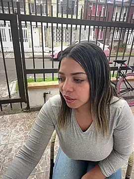 AdaPink_ Adlı Modelin Canlı XXX Sohbeti