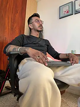 Czat XXX na żywo – Latinmoster_boss
