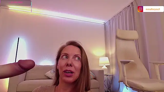 Nova-Leen Webbikameraesitys